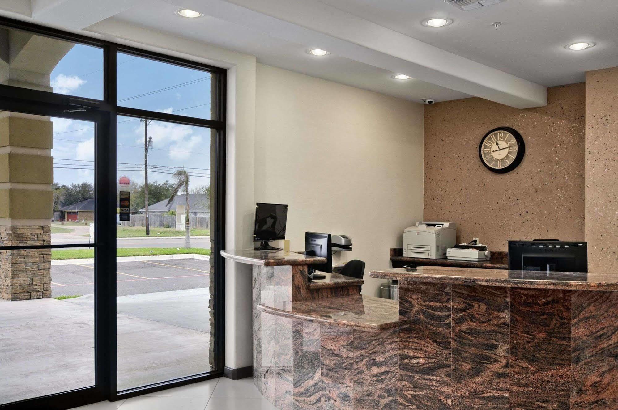 Travelodge Pharr McAllen Bagian luar foto